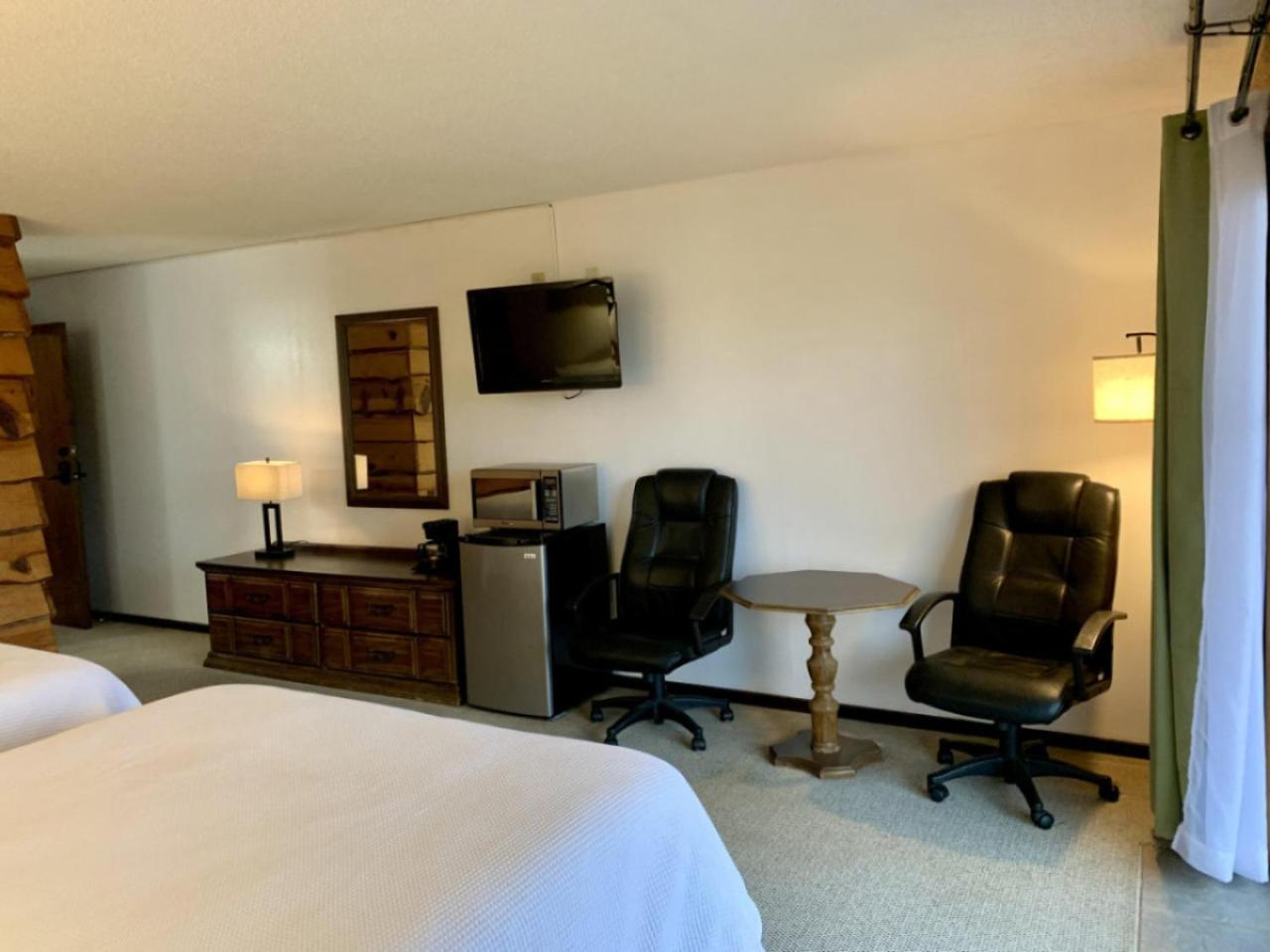 Bridge Inn Tomhawk - 2Nd Floor, 1 King Size Bed, Balcony, River View Tomahawk Екстериор снимка